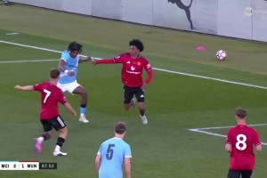 瓜帅场边观战！U18青年足总杯曼城2-1绝杀曼联夺冠！