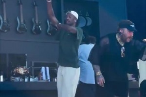 巴特勒开心唱跳还调侃：千万别告诉科尔🤫我前叉韧带撕裂了😂